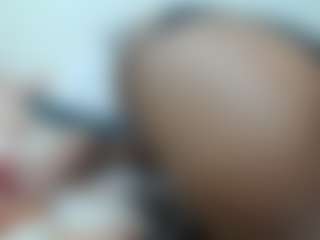 CurvyLolaXX's Live Sex Cam Show