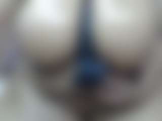 Live cam show with CurvyLolaXX - New Brown Eyes on justonemore.cc