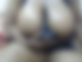 CurvyLolaXX's Live Sex Cam Show