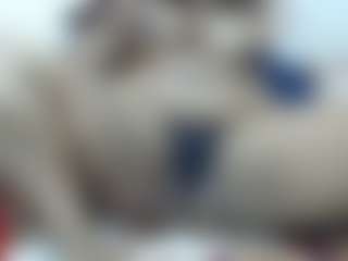 Live cam show with CurvyLolaXX - New Brown Eyes on Camsoda