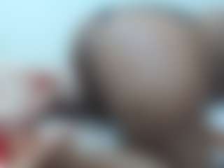 CurvyLolaXX's Live Sex Cam Show