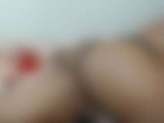 CurvyLolaXX's Live Sex Cam Show