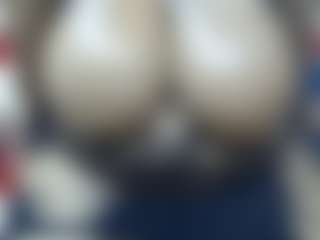 CurvyLolaXX's Live Sex Cam Show
