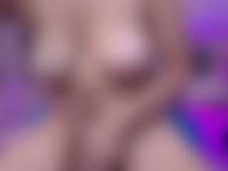lessly1's Live Sex Cam Show