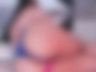 Live cam show with Adri-Silva - New Teen (18+) on WildCum