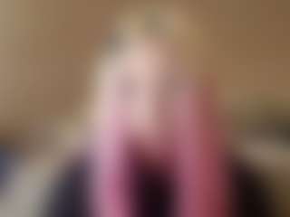 Live cam show with CrissyGenco - White on xplaylive.com