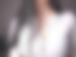 Live cam show with Luna - Petite on CamwithHer