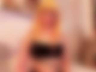 Live-Cam-Show mit AlmaBell - New Toys auf Camsoda