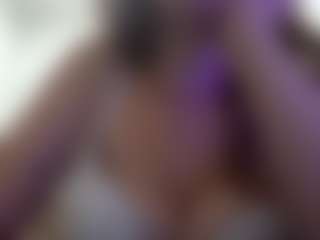 Live cam show with Emma - Athletic Public on sexylive.show
