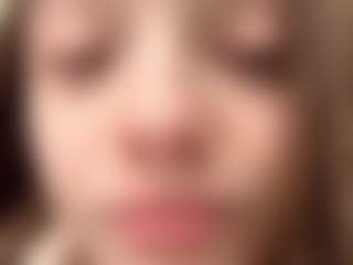 Live cam show with Lora - Brown Hair on Camsoda