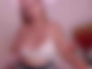 HoneyBlondy's Live Sex Cam Show