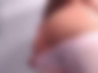 Live cam show with YaseminX - Skinny on Mixed Magazine Live