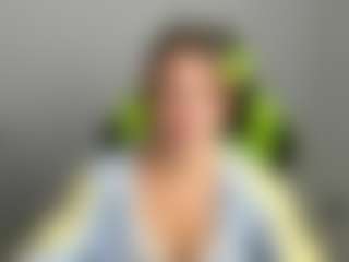 Live cam show with EllieCloudie - New White on Milfs Live
