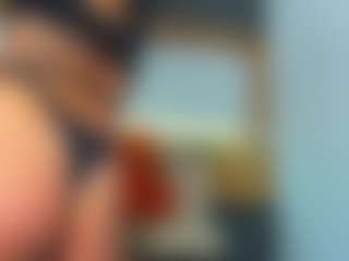 KayaLeroy MILF webcam performer live streaming
