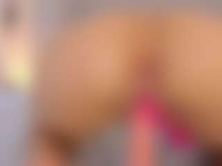 Live cam show with Ariana Foxy - Spank on xplaylive.com