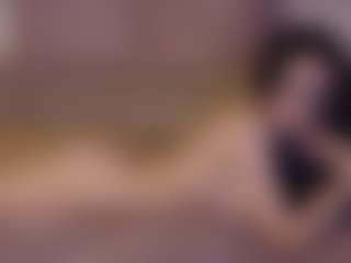 Live cam show with KinsieBoo - Middle Aged on SinfulBabes