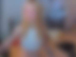 Live cam show with Lil1y-Moore - Skinny on TeamSkeetLive