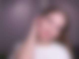 Live cam show with AlonaTrautner - Petite on Soda Cam