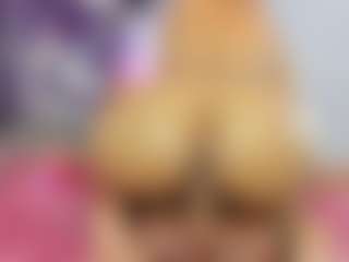 miakitye's Live Sex Cam Show