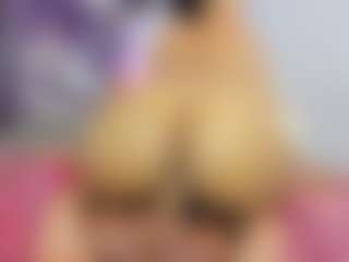 miakitye's Live Sex Cam Show