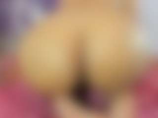 miakitye's Live Sex Cam Show