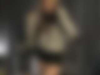 Live cam show with RoxyStroh - Skinny on CamClone