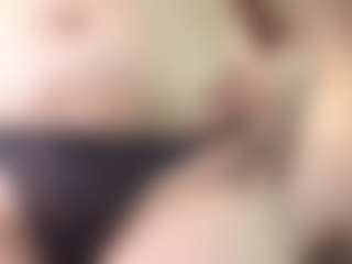 iris-moon's Live Sex Cam Show