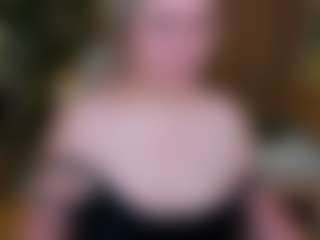 Live cam show with Ella-Clark - Mature on madthumbs
