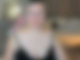 Live cam show with Ella-Clark - Big Ass MILF on Gym Cam Girls