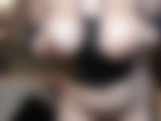 EmmaCamil's Live Sex Cam Show
