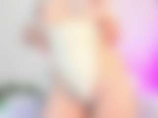 Live cam show with sofiia - Petite on camtv