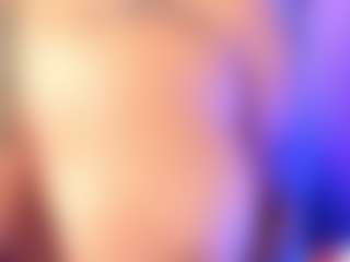 Live cam show with Danna - Fingers on dropp.cam