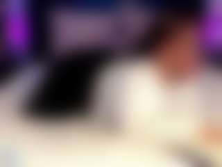 Live cam show with Crystal Cream - Bedroom MILF on xplaylive.com