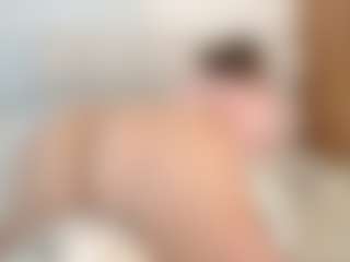 Live cam show with sammyboom - Lush Brown Hair on Milfs Live