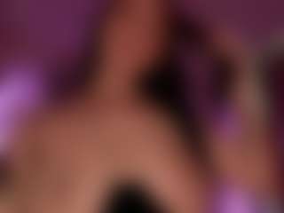 Live cam show with solangell - Squirt MILF on StripNow
