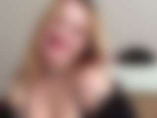 Live cam show with EvaLaizure - Camel Toe on Dolls Live