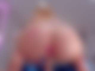 Spettacolo in cam dal vivo con Isabella - Normal su Camsoda