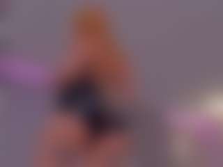 Live cam show with Isabella - Small Tits on Hubzter Live