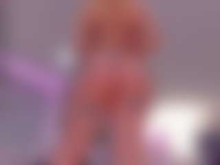 Live cam show with Isabella - Small Tits on StripNow