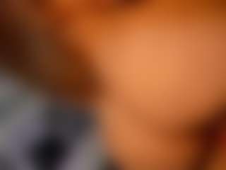 Live cam show with Martinna Bonnet - Normal on Latina Girls