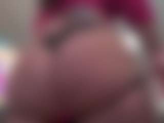 Live cam show with Kinky Kris - Big Tits MILF on Camiplay Live