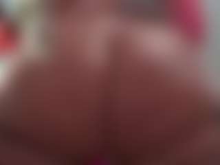 Live cam show with Kinky Kris - Ass Bouncing on Fit Hotties