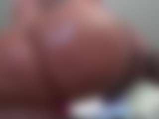 Live cam show with Kinky Kris - Brown Eyes on SxyPornLive