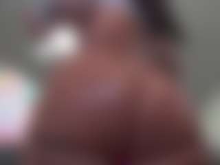 Live cam show with Kinky Kris - Gamer MILF on AdultVida.com