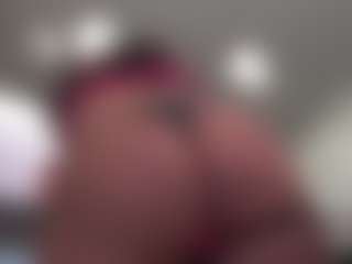 Kinky Kris MILF webcam performer live streaming
