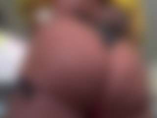 Live cam show with Kinky Kris - Curvy MILF on Milfs Live