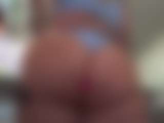 Live cam show with Kinky Kris - Brown Eyes Big Tits on sexylive.show