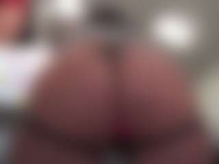 Live cam show with Kinky Kris - Squirt on sexylive.show