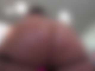 Live cam show with Kinky Kris - Squirt Big Tits on StripNow