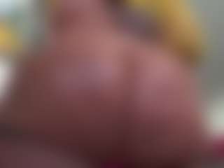 Kinky Kris MILF webcam performer live streaming